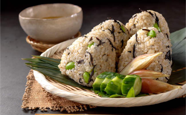 玄米のおにぎり写真