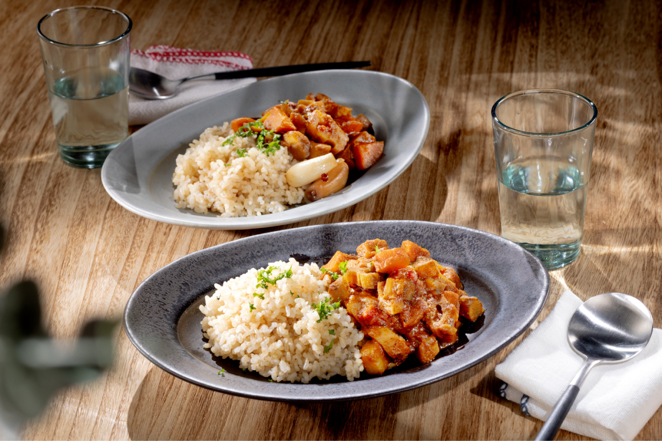 玄米と根菜カレーの写真